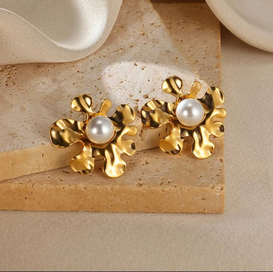 Pearl flower earrings