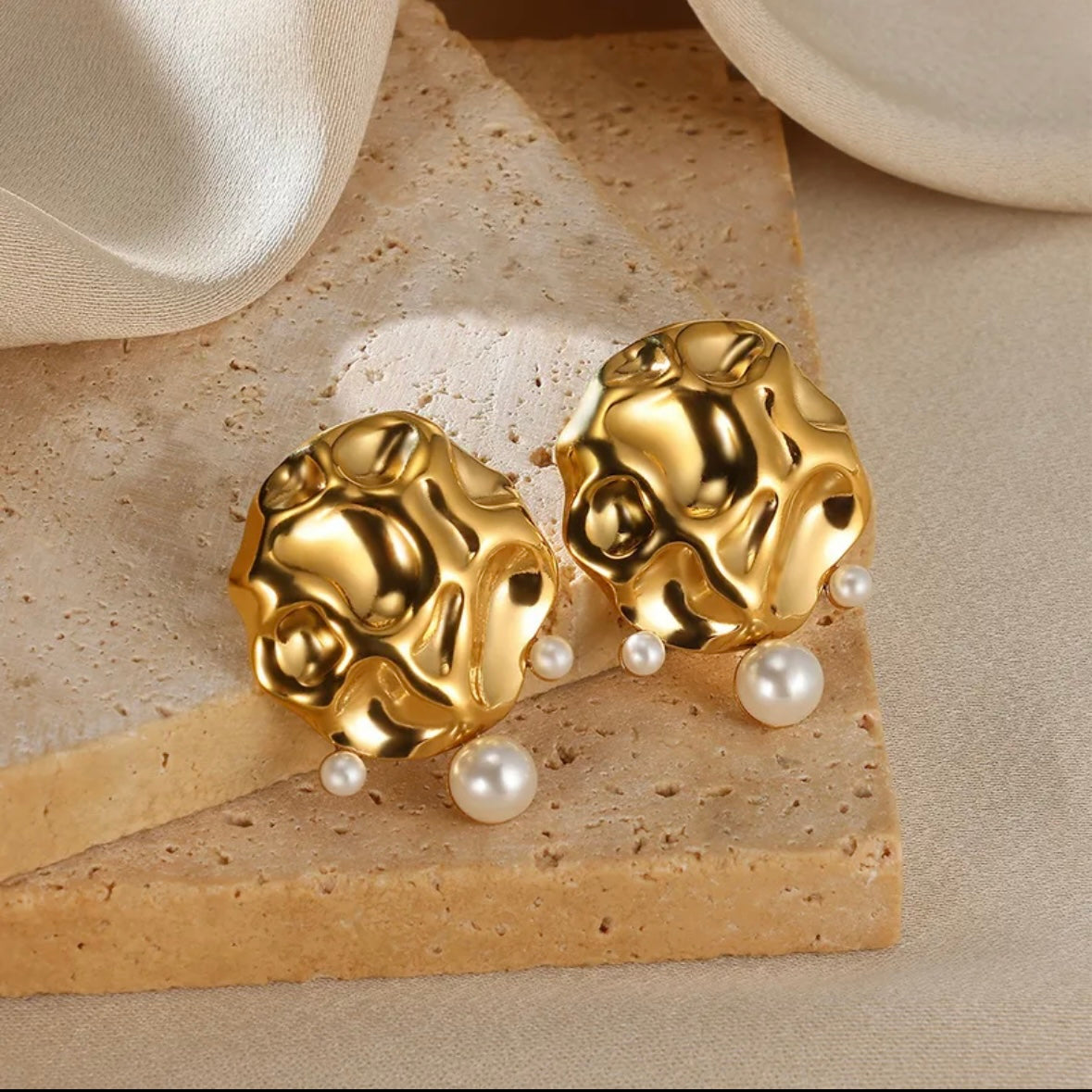 Round pearl earrings