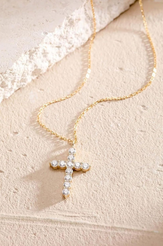 Cross pendant necklace