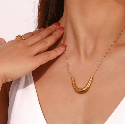 Classy neckpiece