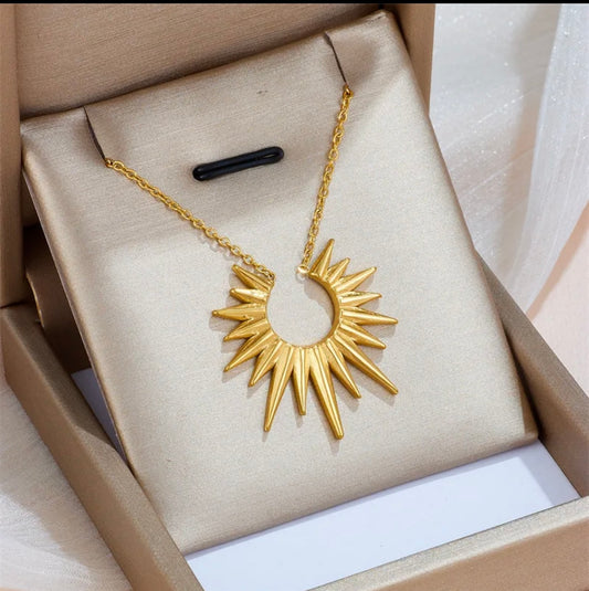 Small sun neckpiece