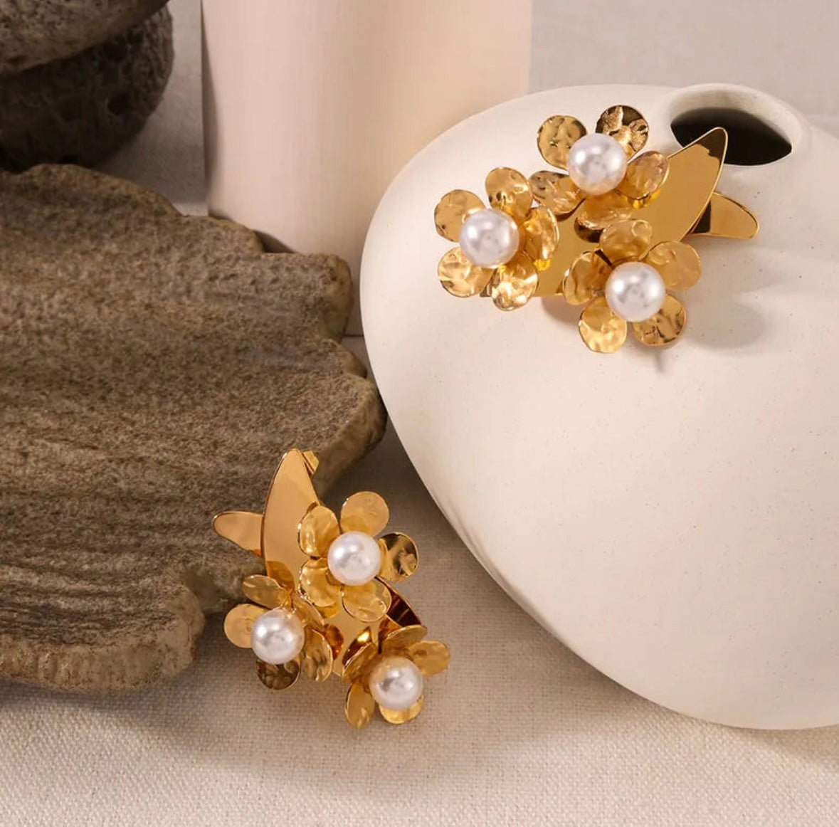 Pearl flower earrings