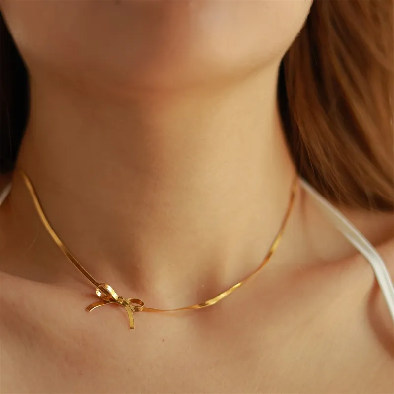 Bow Neckpiece