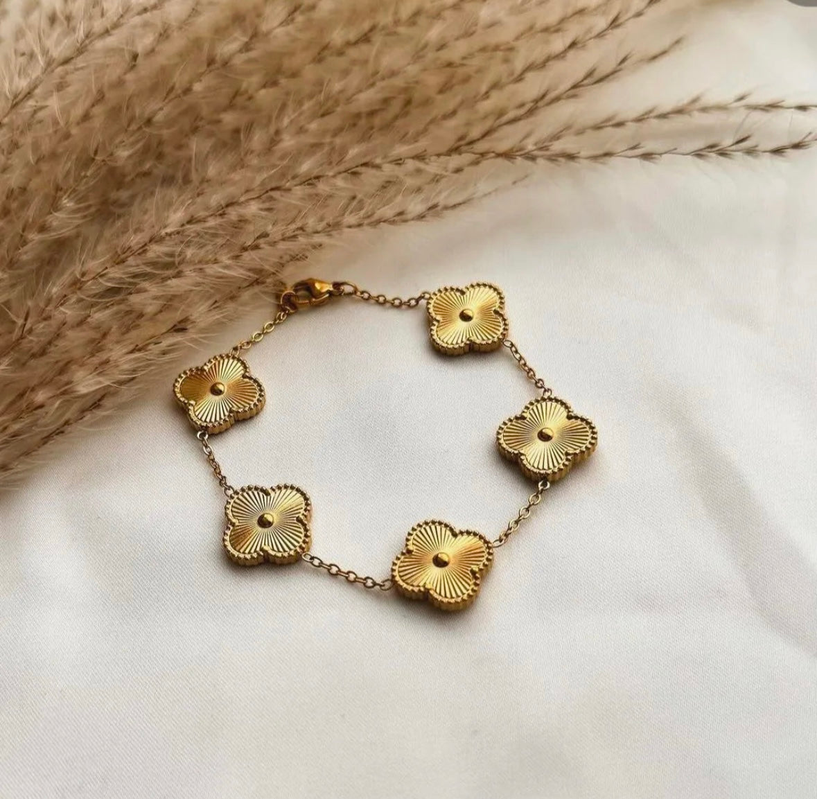 Golden clover bracelet